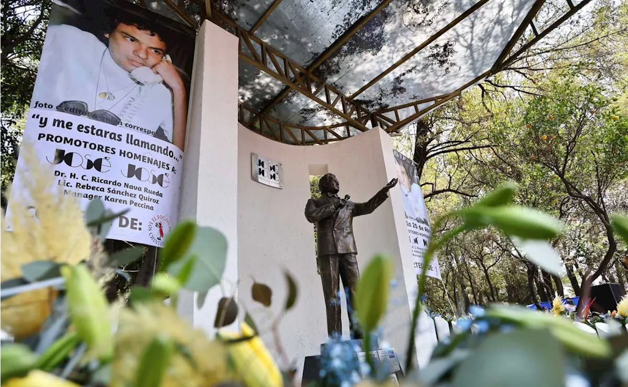 Entre cantos, tragos y más, seguidores se reúnen en Clavería por el Día de José José; celebran al 'Príncipe de la canción'