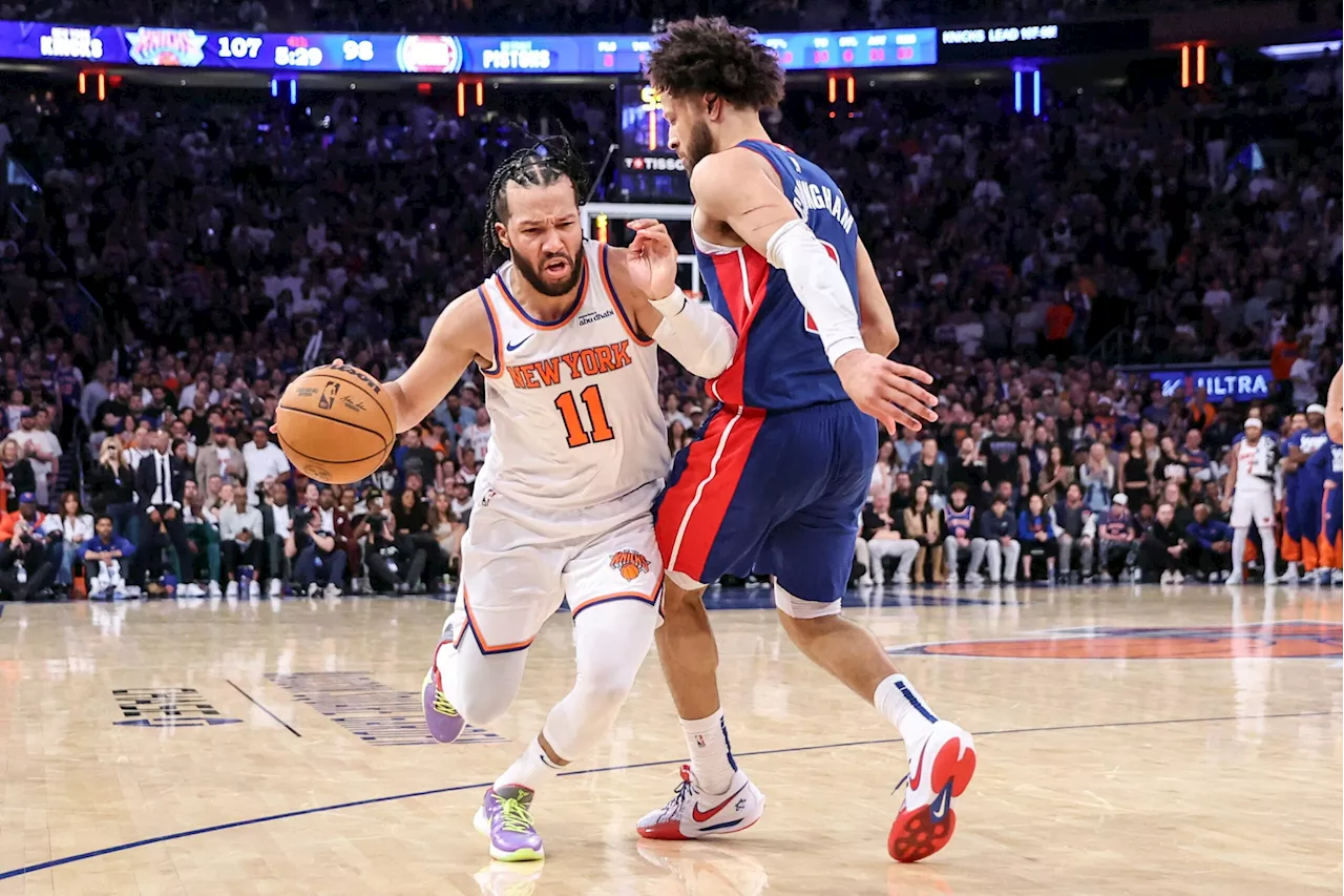 Knicks go on 21-0 fourth quarter burst, beat Pistons in playoff opener