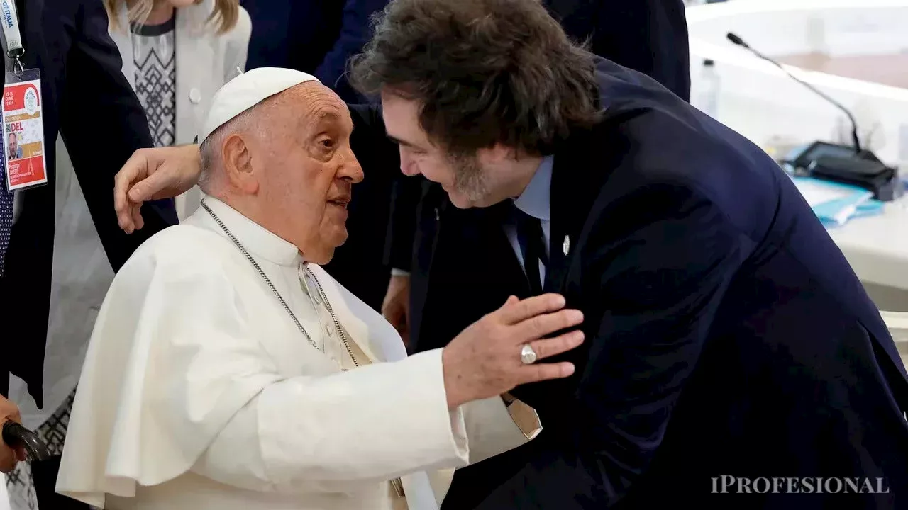 Cómo se enteró Javier Milei de la muerte del papa Francisco y cuándo viaja a Roma