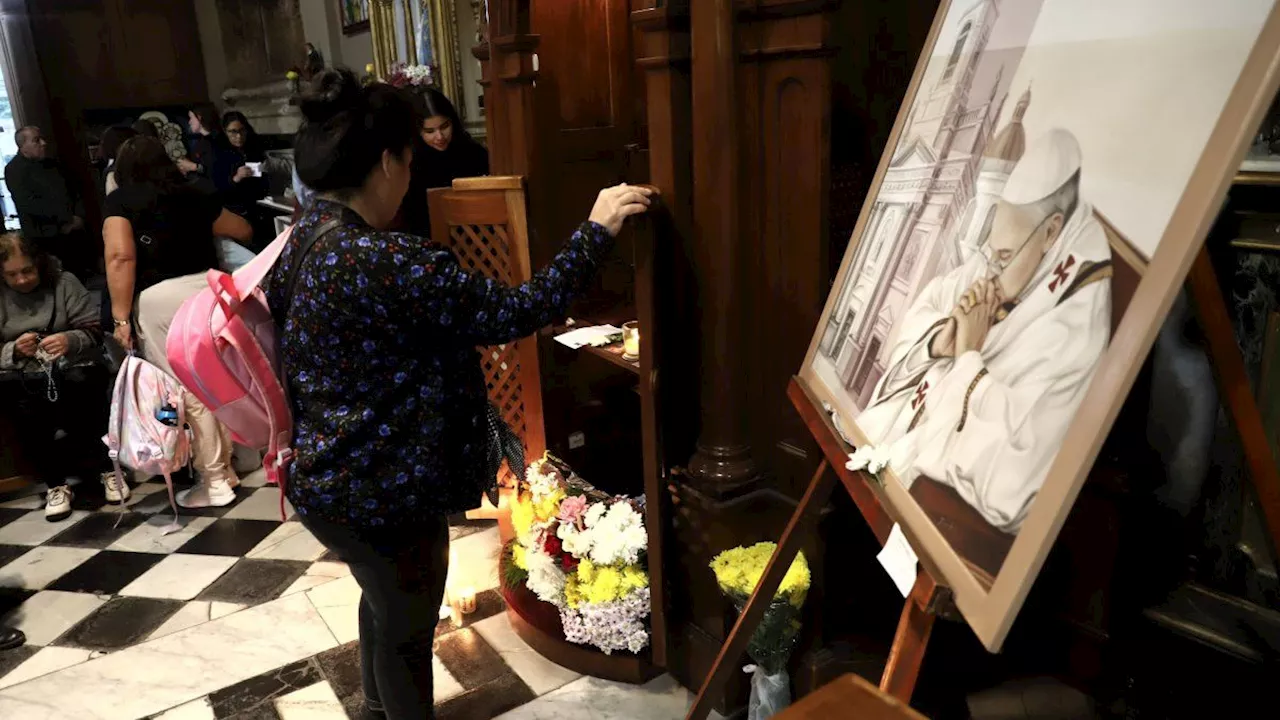 Una multitud de fieles participó de la misa por el papa Francisco en la basílica de Flores