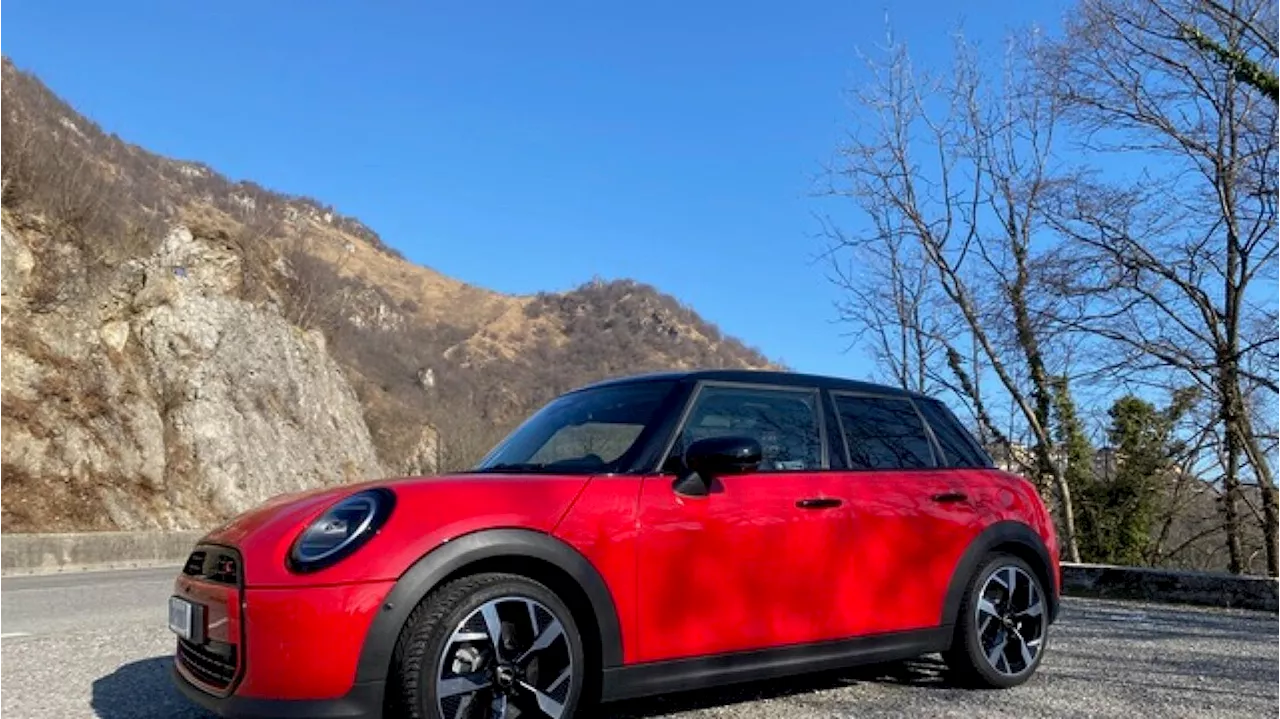 Mini Cooper S 5 porte è divertimento puro e design