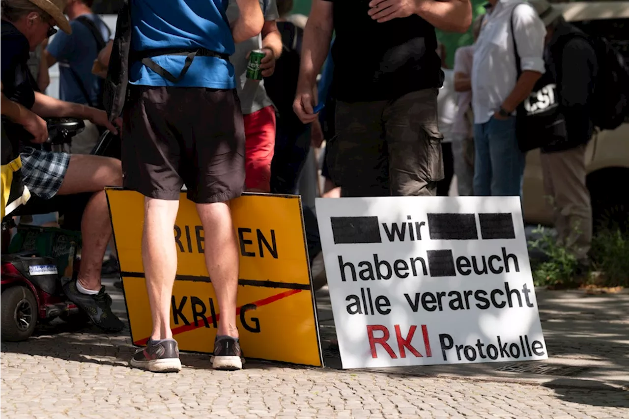 Schüler ergreift Mikro bei „Querdenker“-Demo in Sachsen-Anhalt (Video)