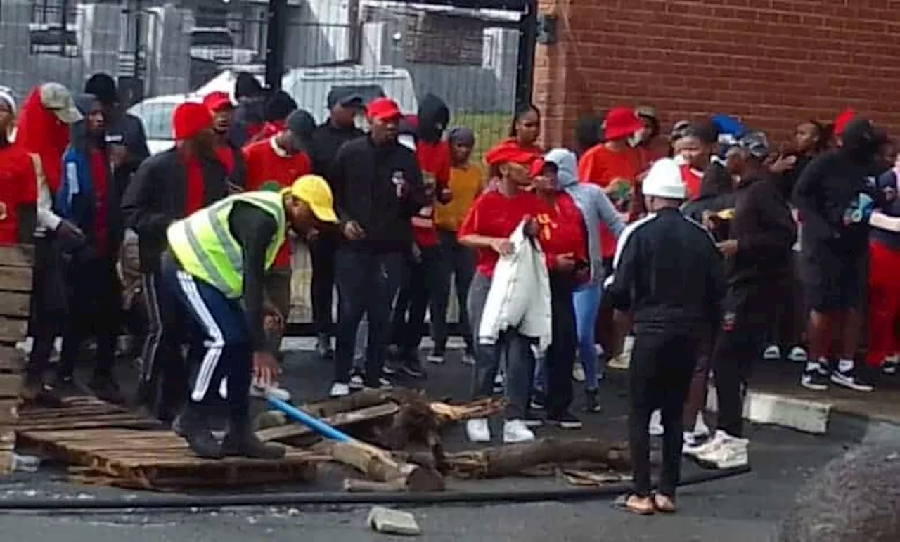 Watch: Irate students shut down Durban University of Technology Indumiso campus
