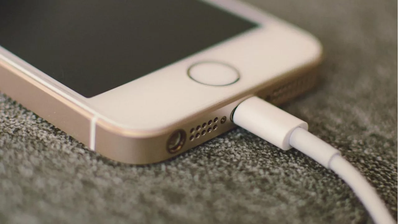 Qué significa que tu celular no cargue y cómo solucionarlo, según los expertos