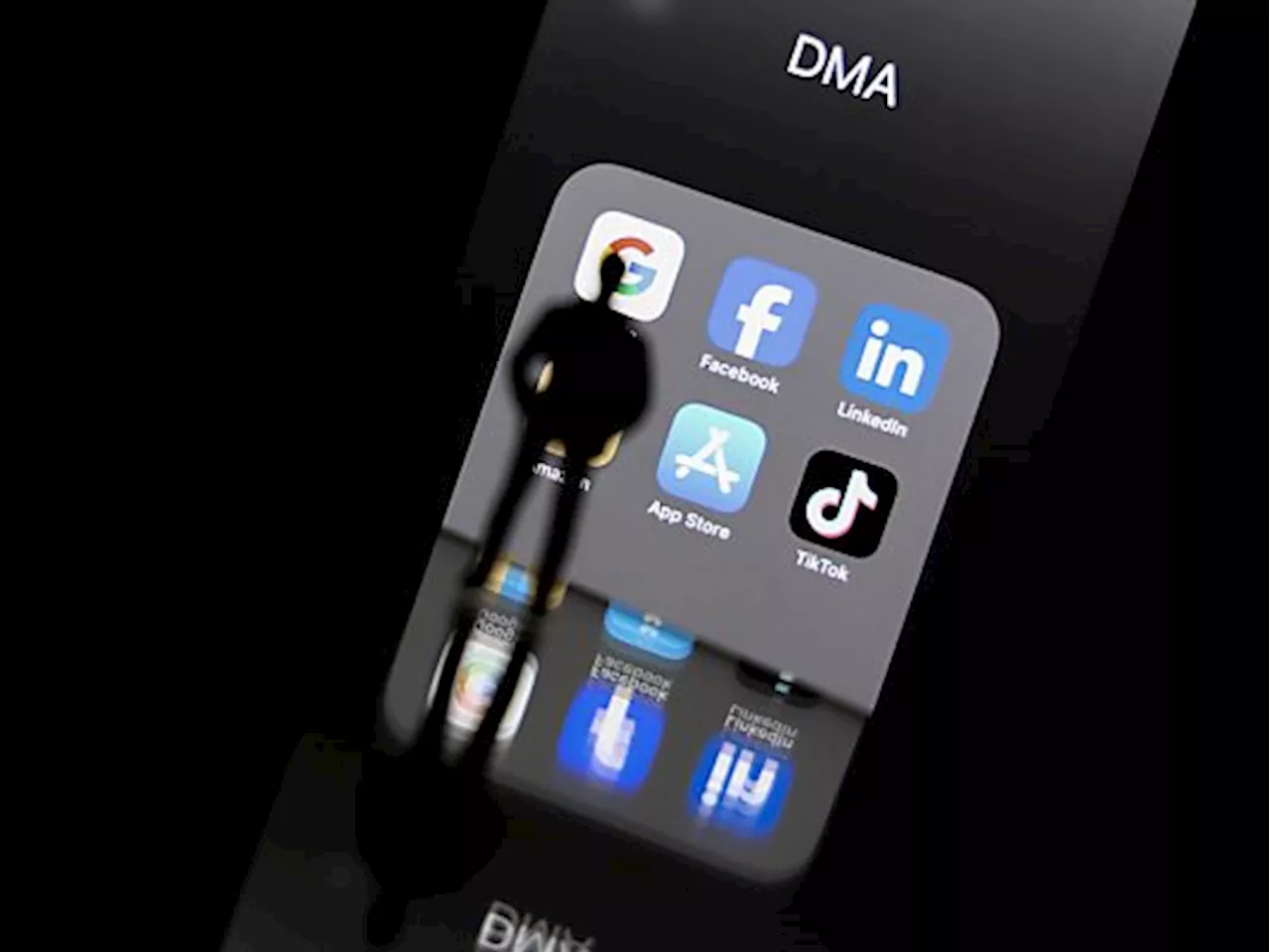 EU verhängt Millionen-Strafen gegen Apple und Meta
