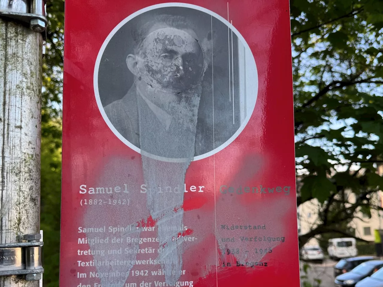 Gedenktafel beschmiert – Angriff auf die Erinnerungskultur in Bregenz
