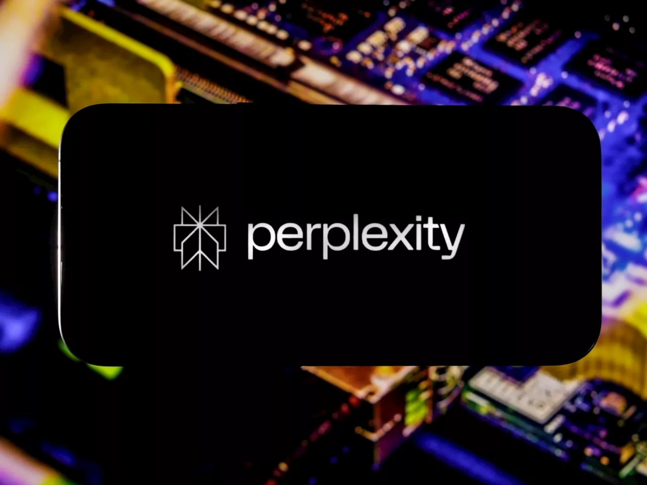 iPhone版「Perplexity」に音声アシスタント登場--アップルのAIが遅れる中