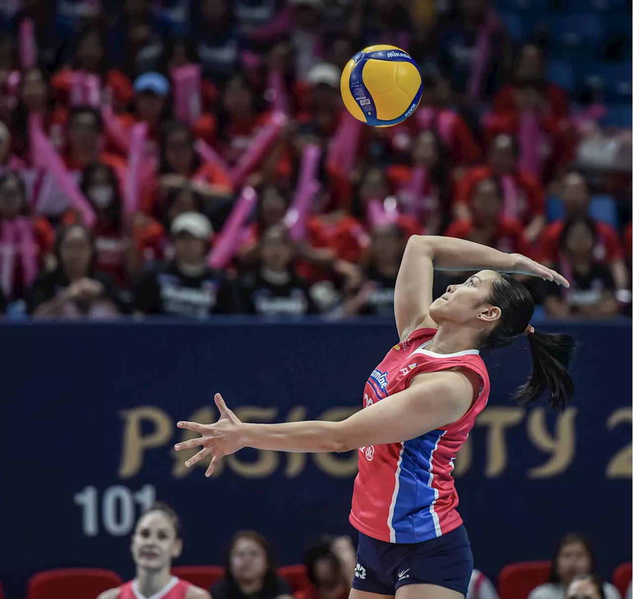 Creamline, PLDT gun for AVC semis spots