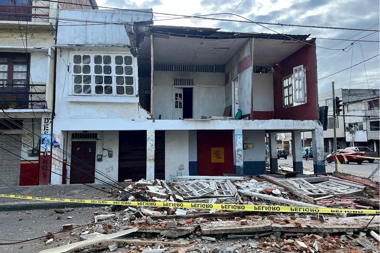 Dozens of buildings destroyed, 20 injured in Ecuador quake