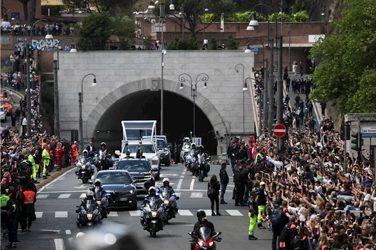 'Ciao Francesco', Romans wave goodbye to the pope they adopted