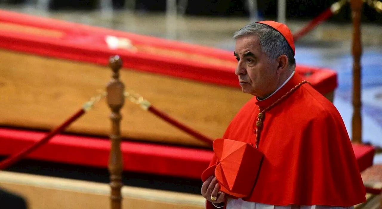 Conclave, la sigla di Papa Francesco sul documento che esclude Becciu: l'atto per impedirgli il voto firmato c