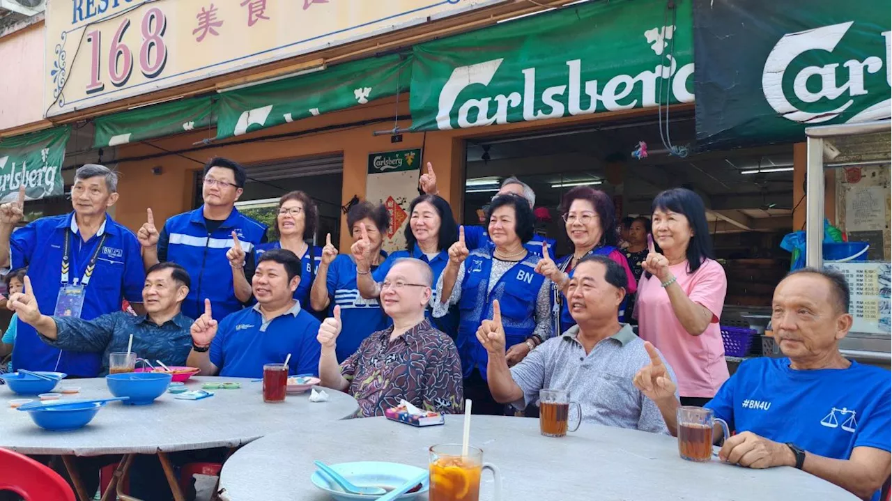 Ayer Kuning polls: Dr Wee joins voters for breakfast on polling day