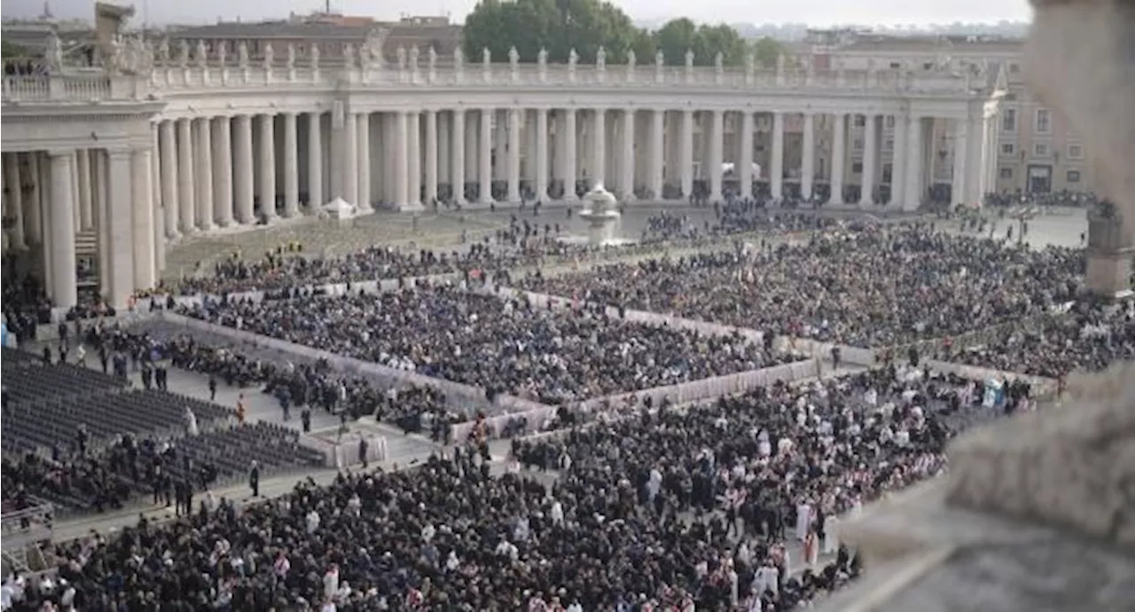 Thousands rush to St. Peter's Square for Pope Francis' funeral, a ceremony he helped reimagine