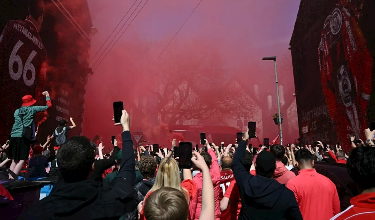[Video] Locura total en Anfield previo al posible título de Liverpool