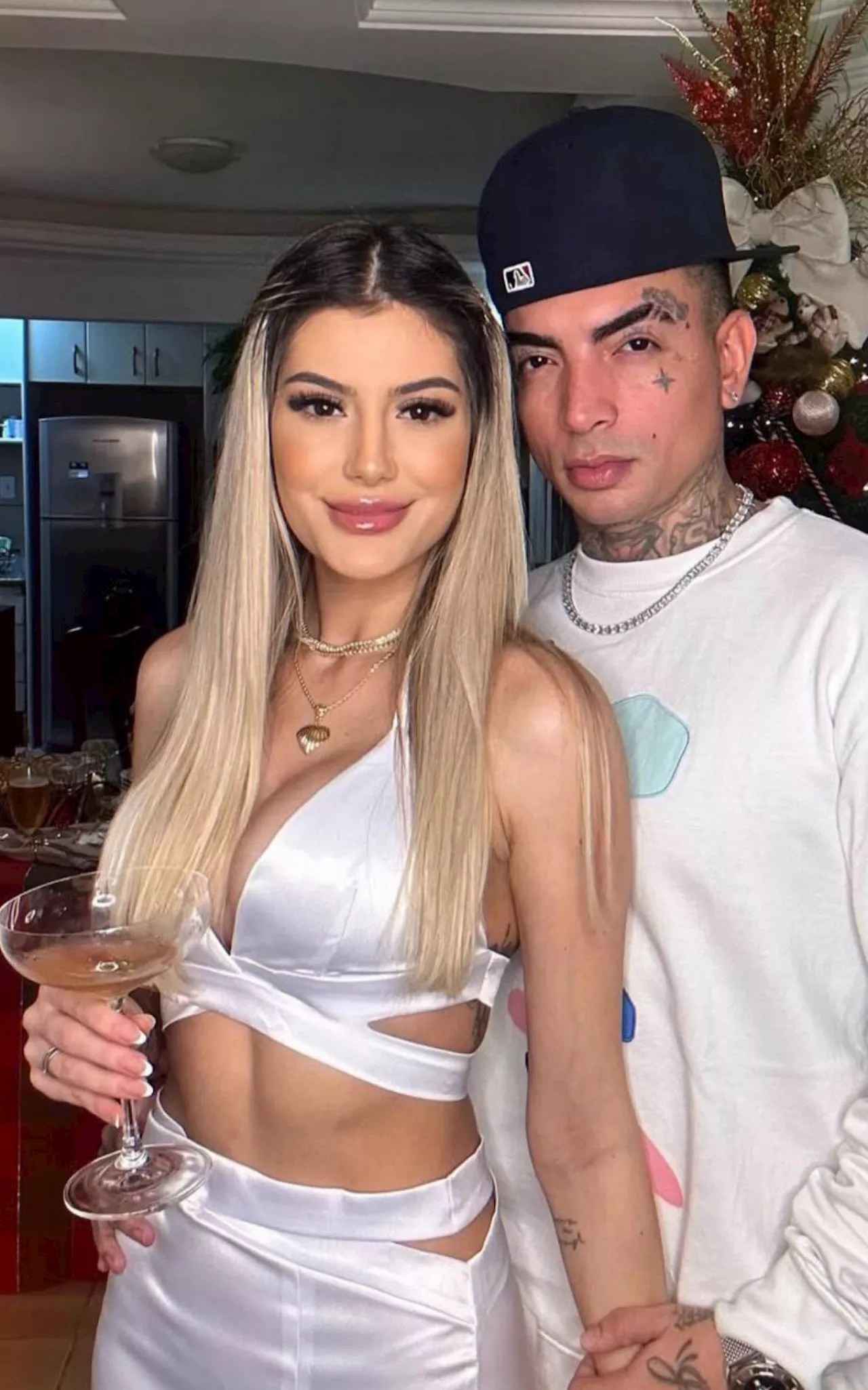 MC Guimê pede Fernanda Stroschein em casamento