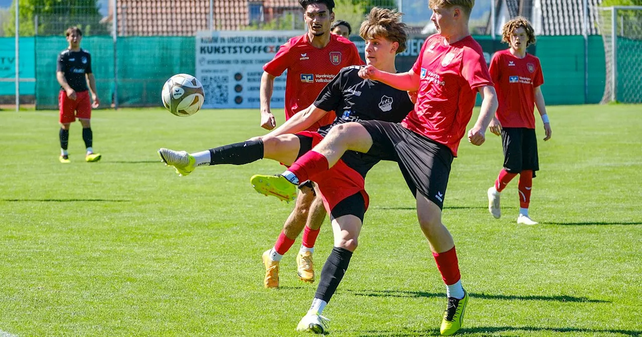 Theesens A-Jugend-Kicker verspielen 4:1-Vorsprung