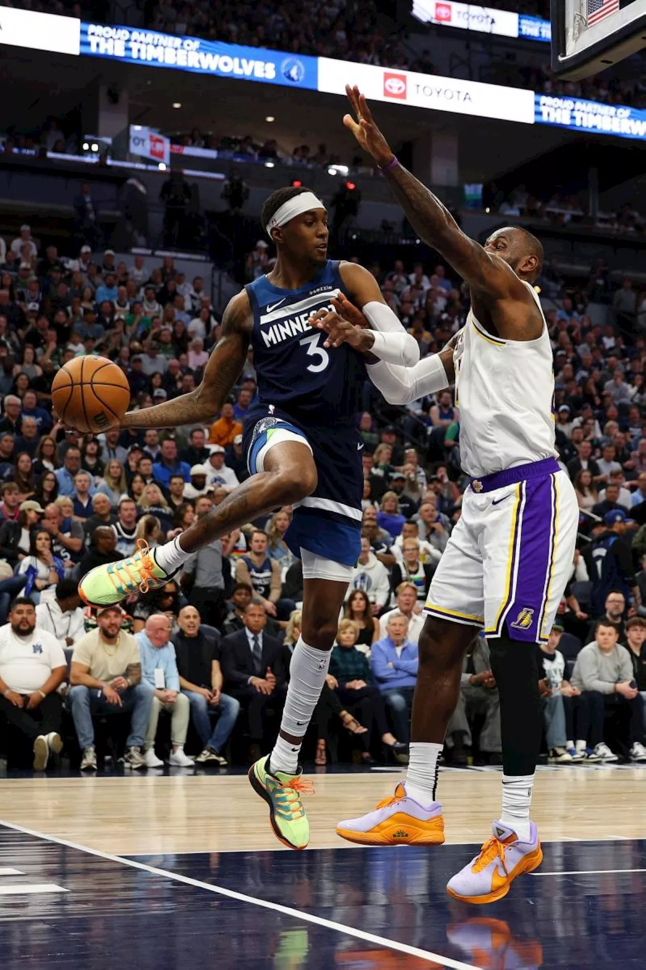 Wolves push Lakers to brink, Celtics win