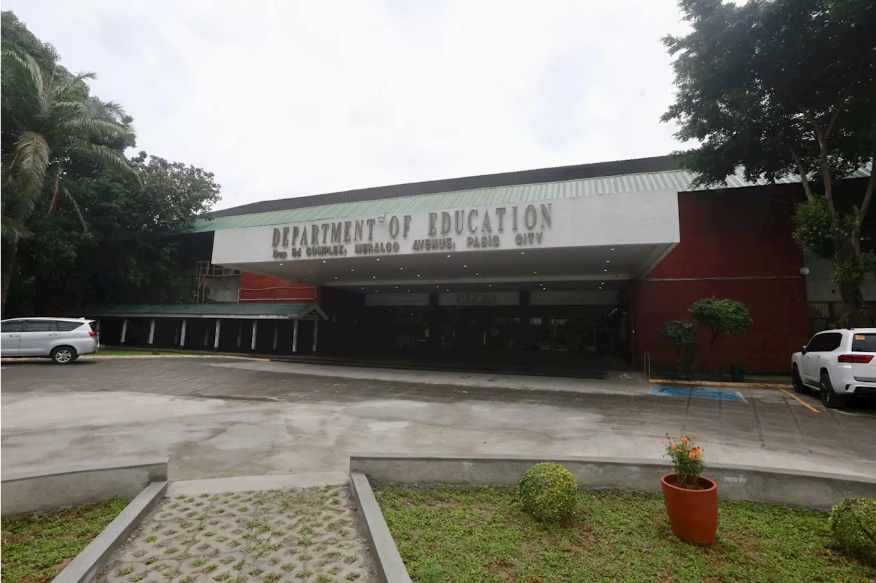 What happened to the principal in the viral Antique graduation incident?