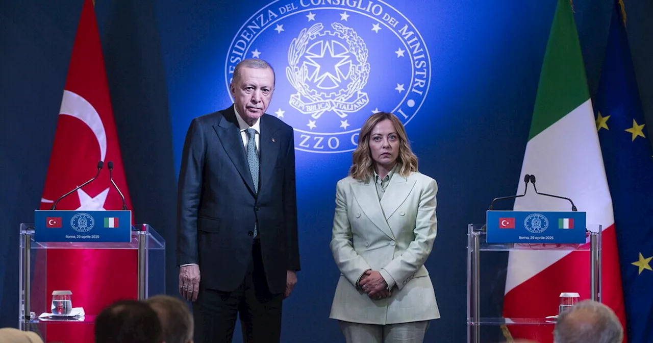 Erdogan è sempre più al verde e il viaggio a Roma è un grande affare