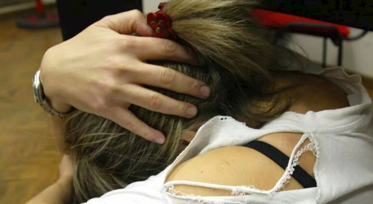 Ragazzina denuncia violenze dei rampolli della 'ndrangheta: zia e cugino la frustano a sangue per farla ritrat