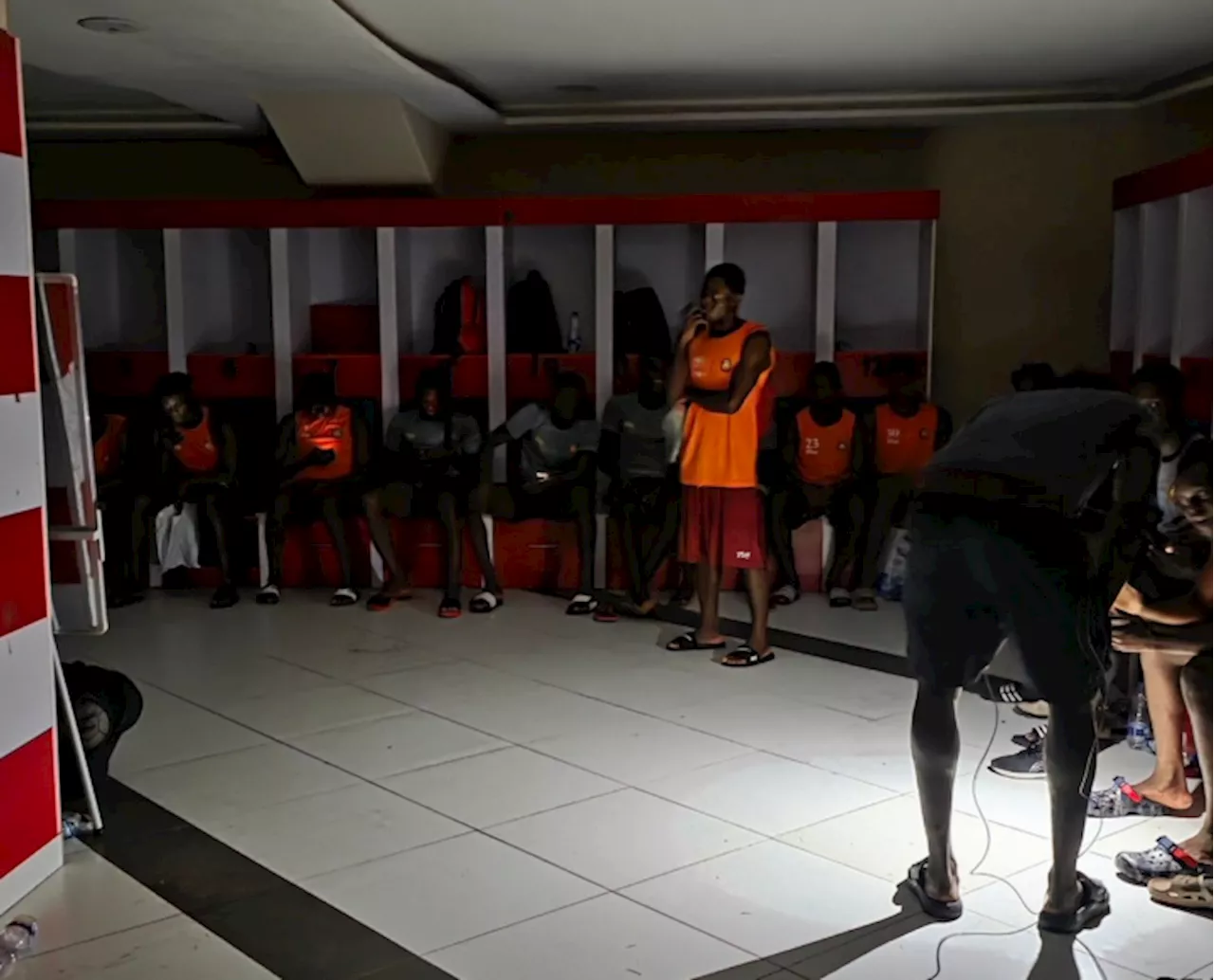 Troops rescue Ikorodu City players after 3SC fans 'trapped them' inside stadium