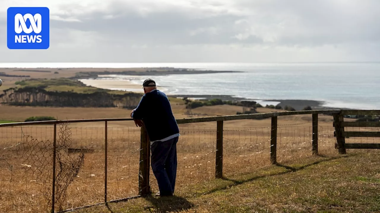 Australia's regions face 'social licence' balancing act as 2030 renewable energy targets come closer