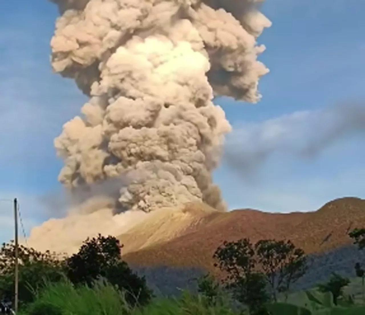 Kanlaon Volcano erupts; ashfall reported in nearby areas—OCD