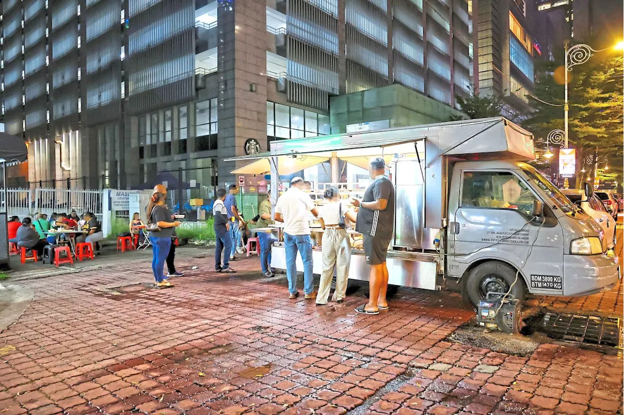 Restaurants say they need outside seating to compete with stalls