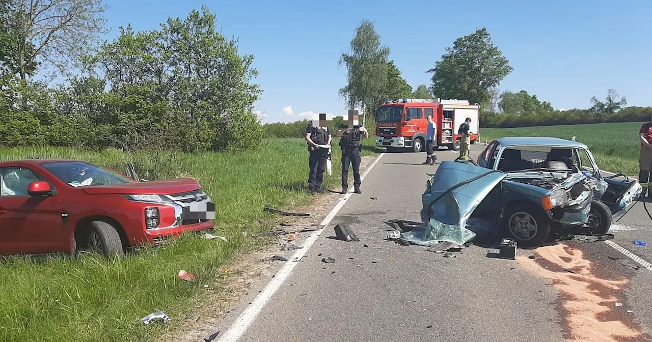 Tödlicher Unfall auf der B7 bei Warburg – Kleinkind schwer verletzt
