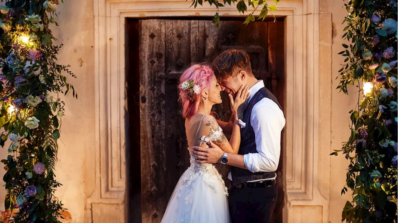 Las bodas tradicionales pasaron de moda: la nueva tendencia que crece en los casamientos del 2025