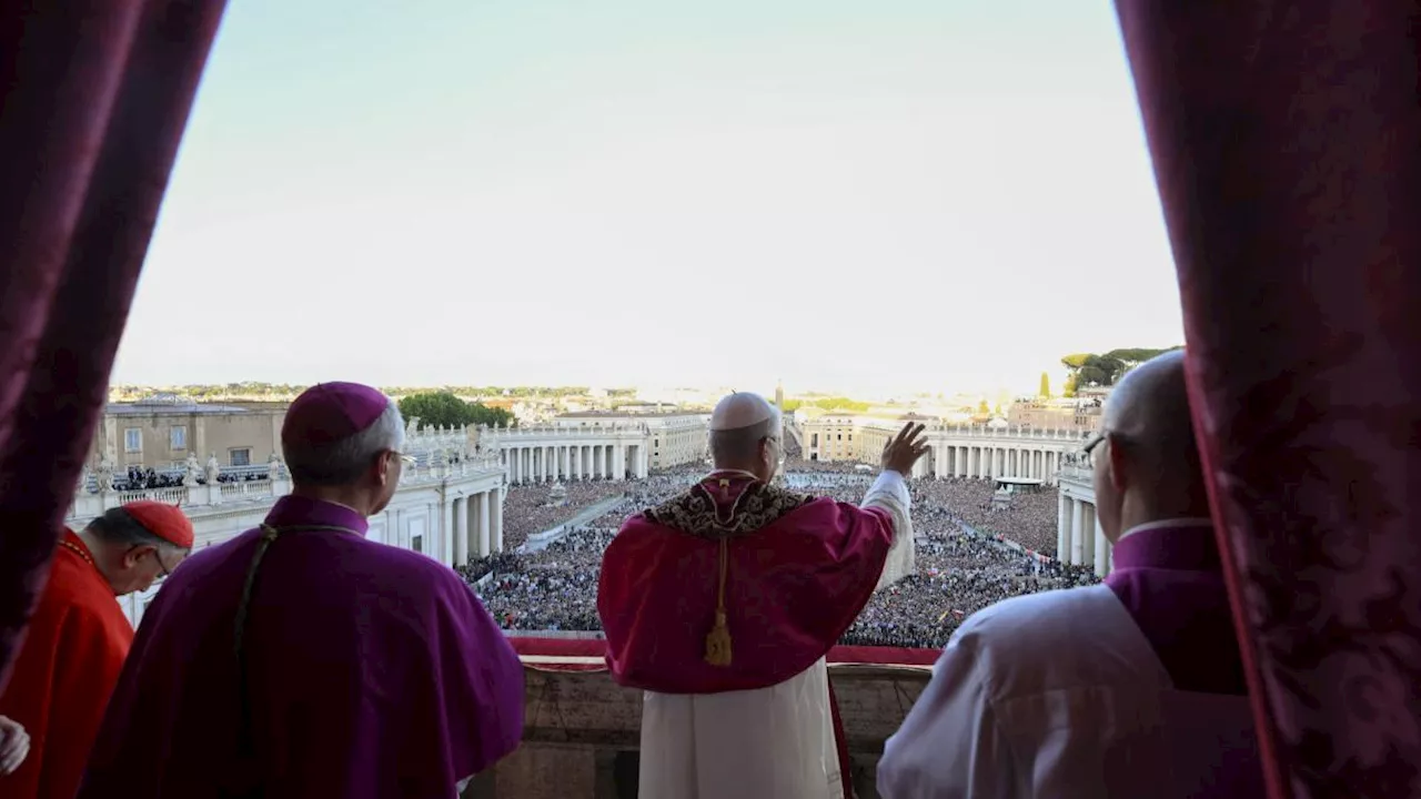 En su primera oración del Ángelus, el papa León XIV envía un saludo especial a las madres en su día