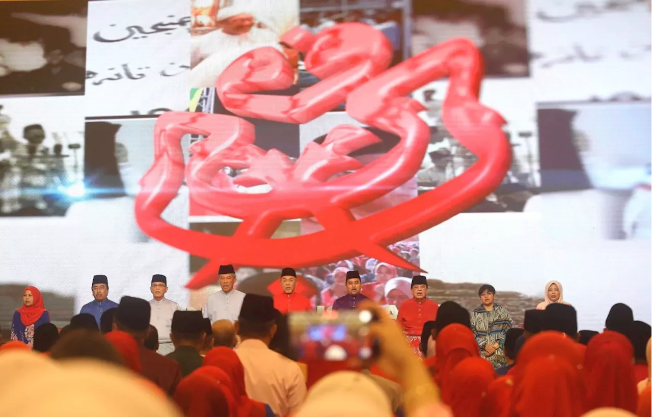 Leave seat talks to top leadership, Ahmad Zahid urges Umno's wings