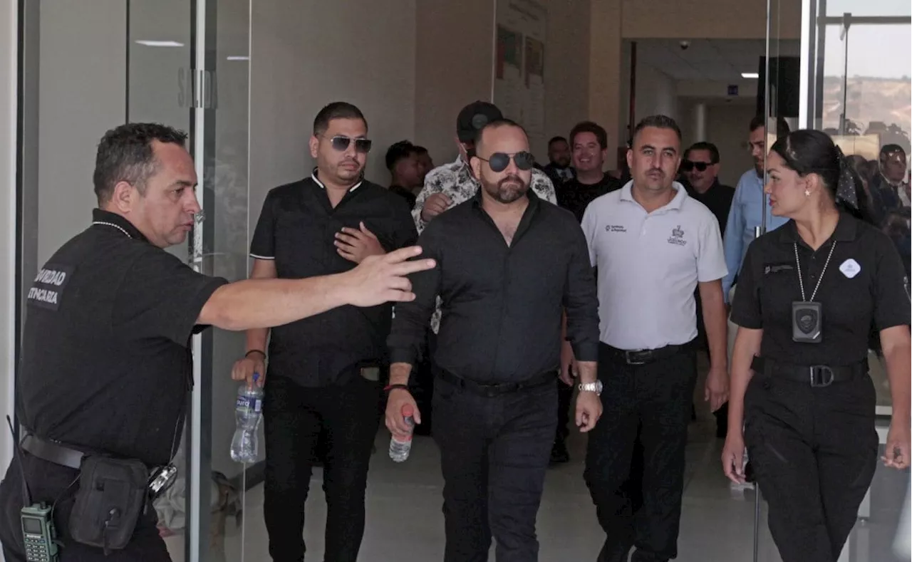 Vinculan a proceso a Los Alegres del Barranco; se les acusa de apología del delito
