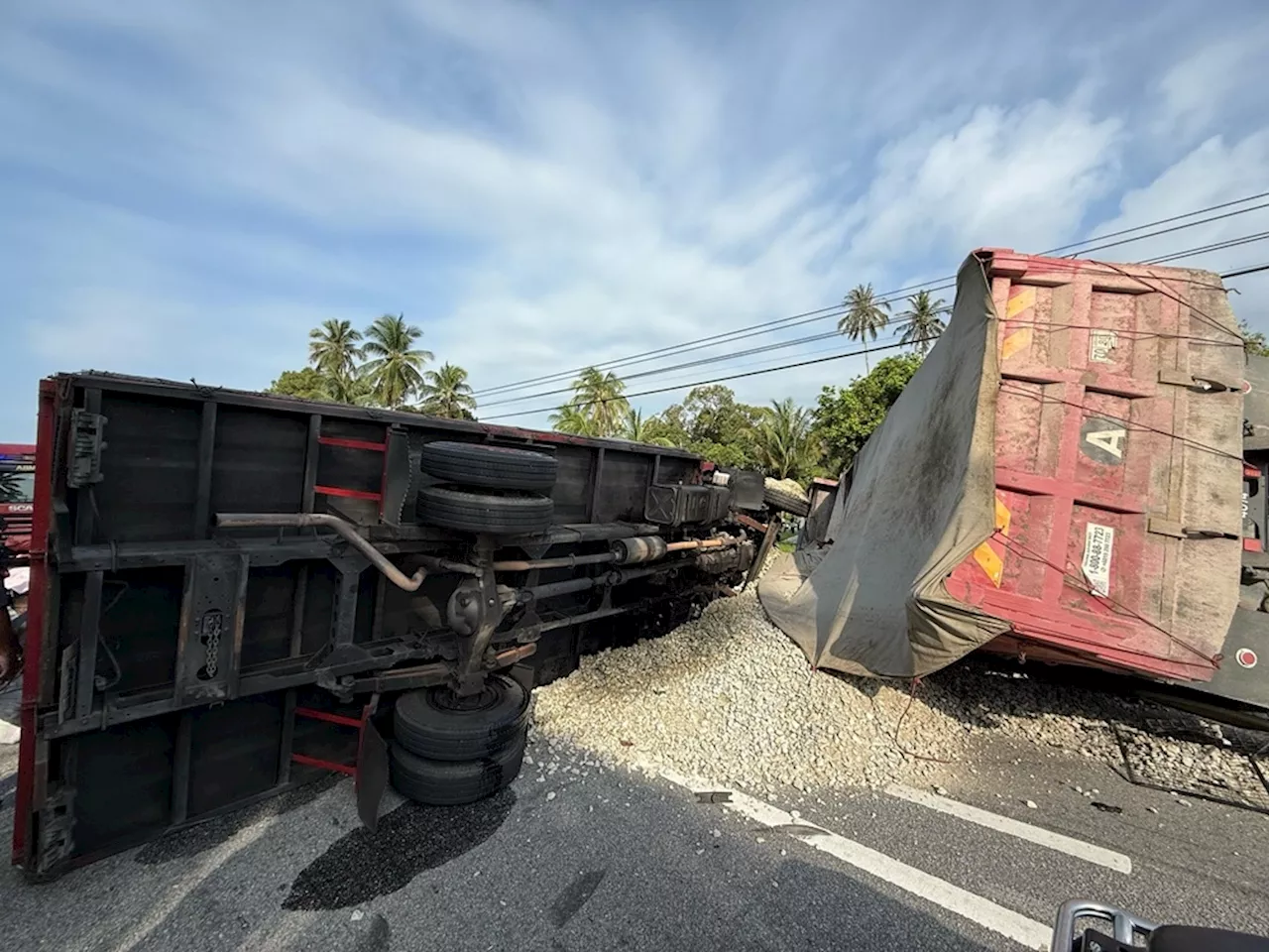 Eight killed as Federal Reserve Unit truck collides with lorry near Teluk Intan