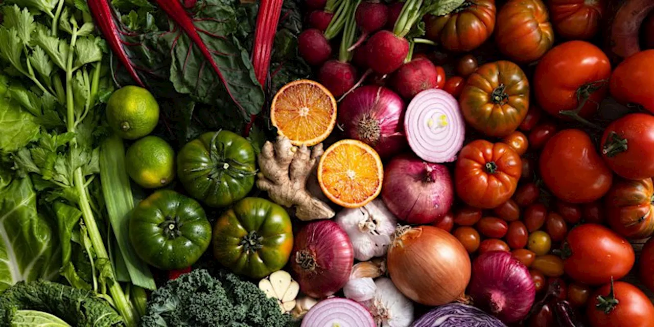Your Produce Drawer Is A Secret Weapon Against Microplastics