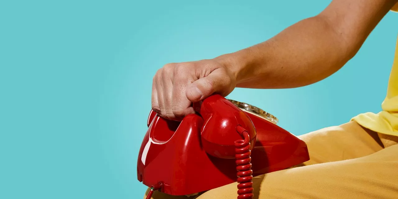How to Get Over Being Ghosted—Without Texting Them (Again)