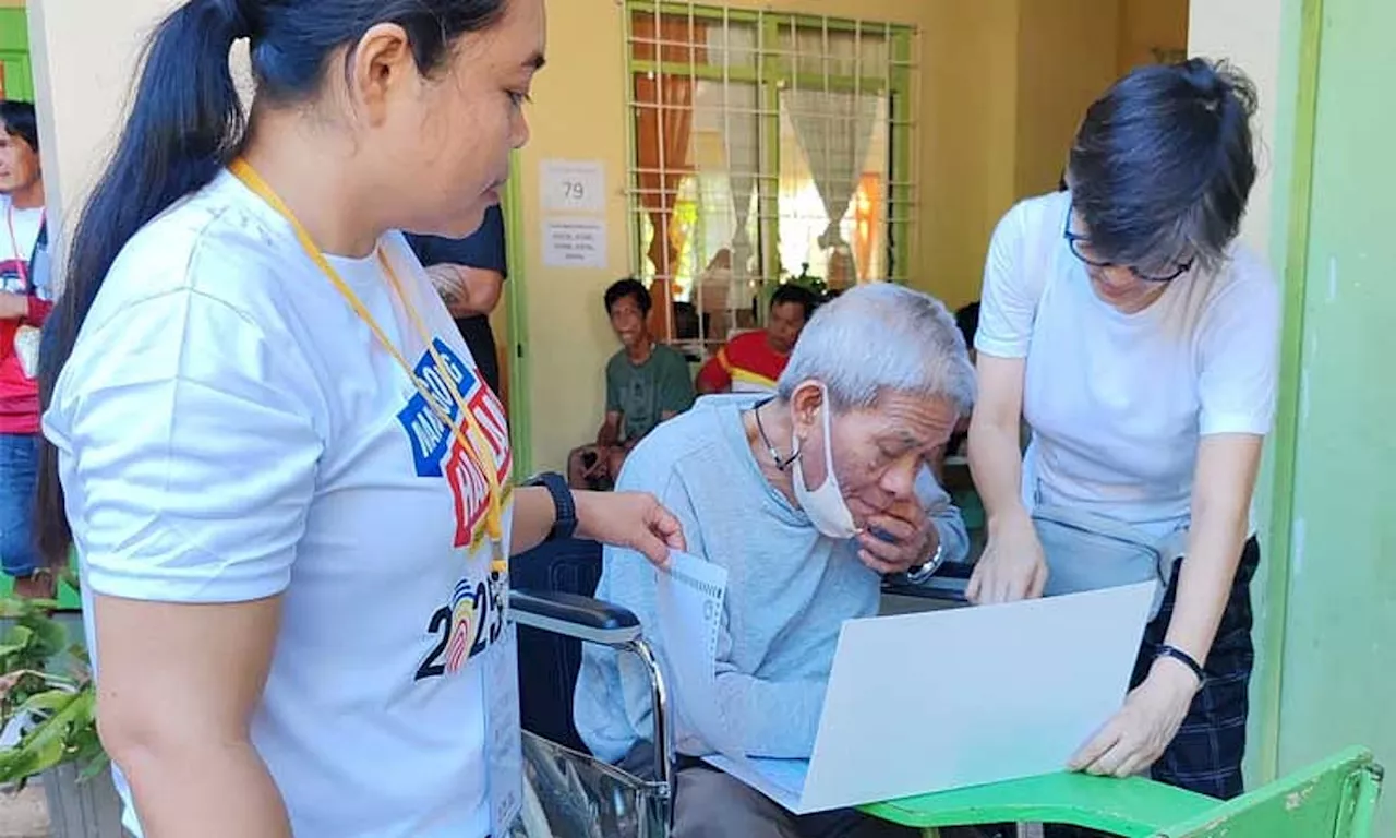 Senior citizens, PWDs brave challenges to vote in Davao