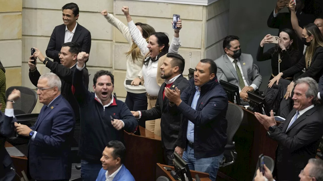 Colombian lawmakers reject president's labor reform referendum