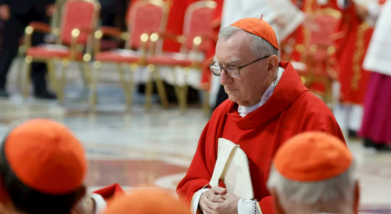 Parolin: «Prematuro viaggio del Papa a Kiev». E sul Conclave: «Scampato pericolo? Lascio fare al Signore»