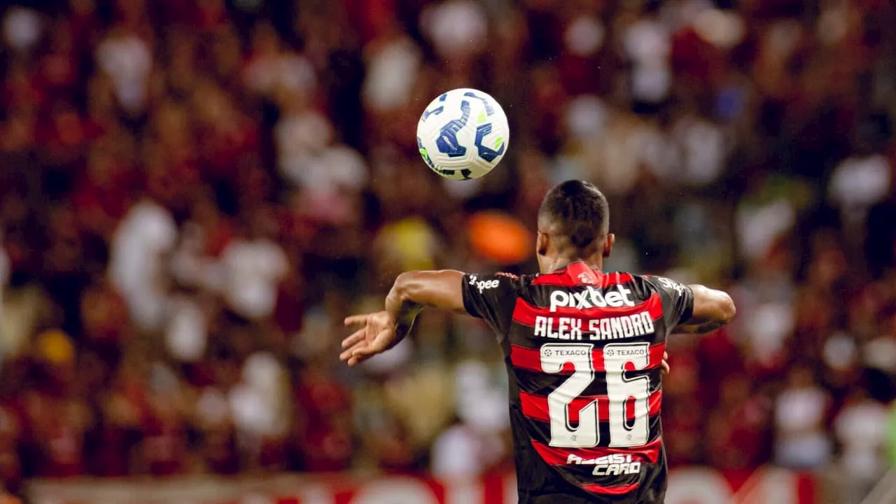 Alex Sandro avalia situação do Flamengo na Libertadores e confia na força do Maracanã