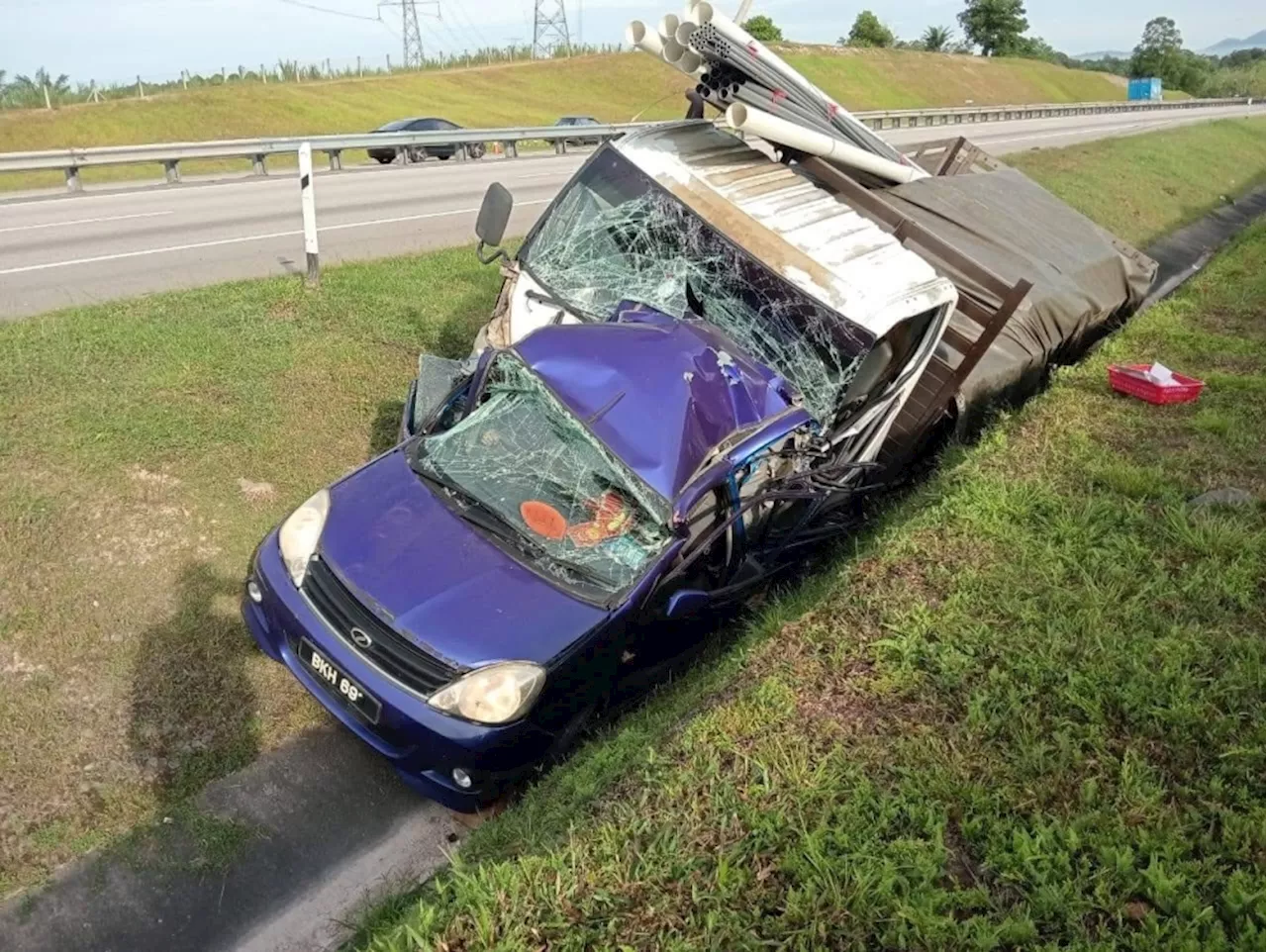 Instant death for man whose stationary car was hit by lorry on NSE near Batu Pahat