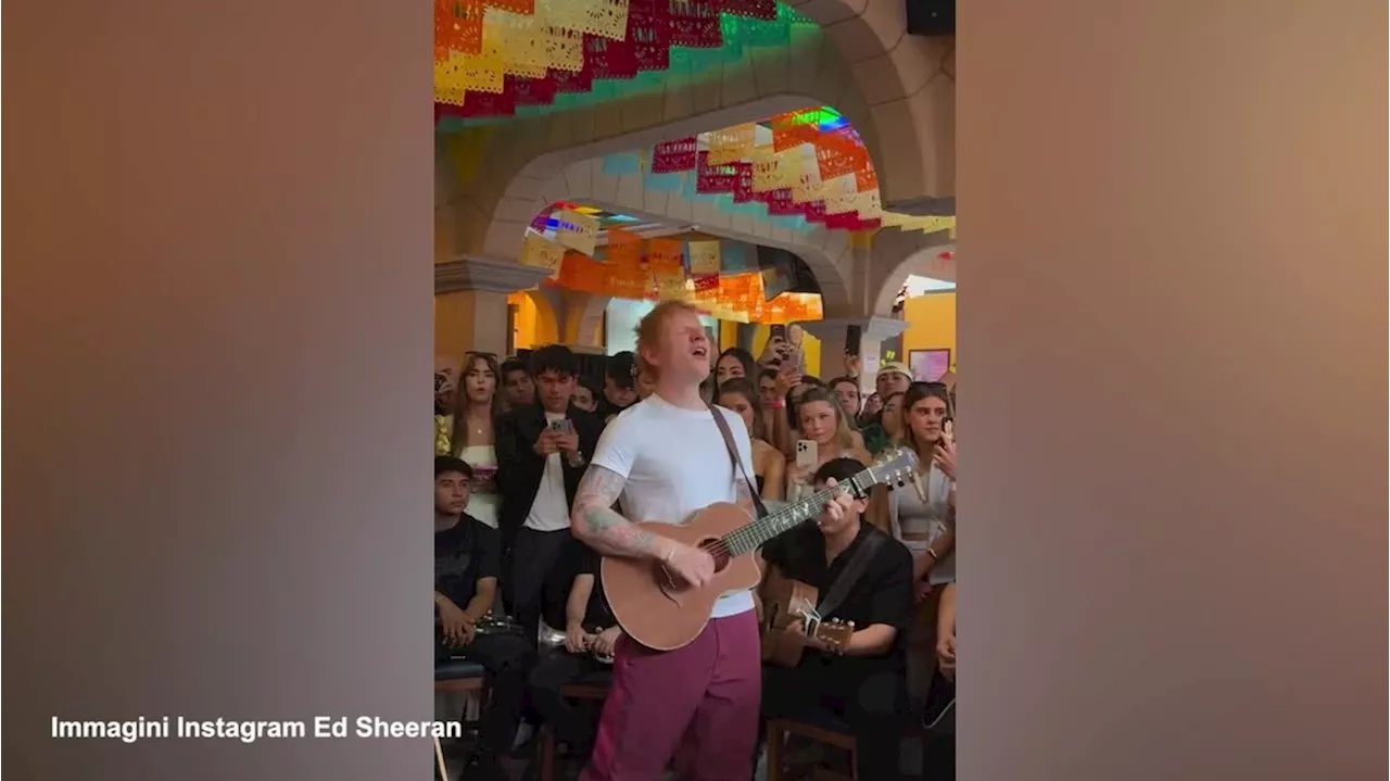 Citta' del Messico, Ed Sheeran suona e canta in un ristorante