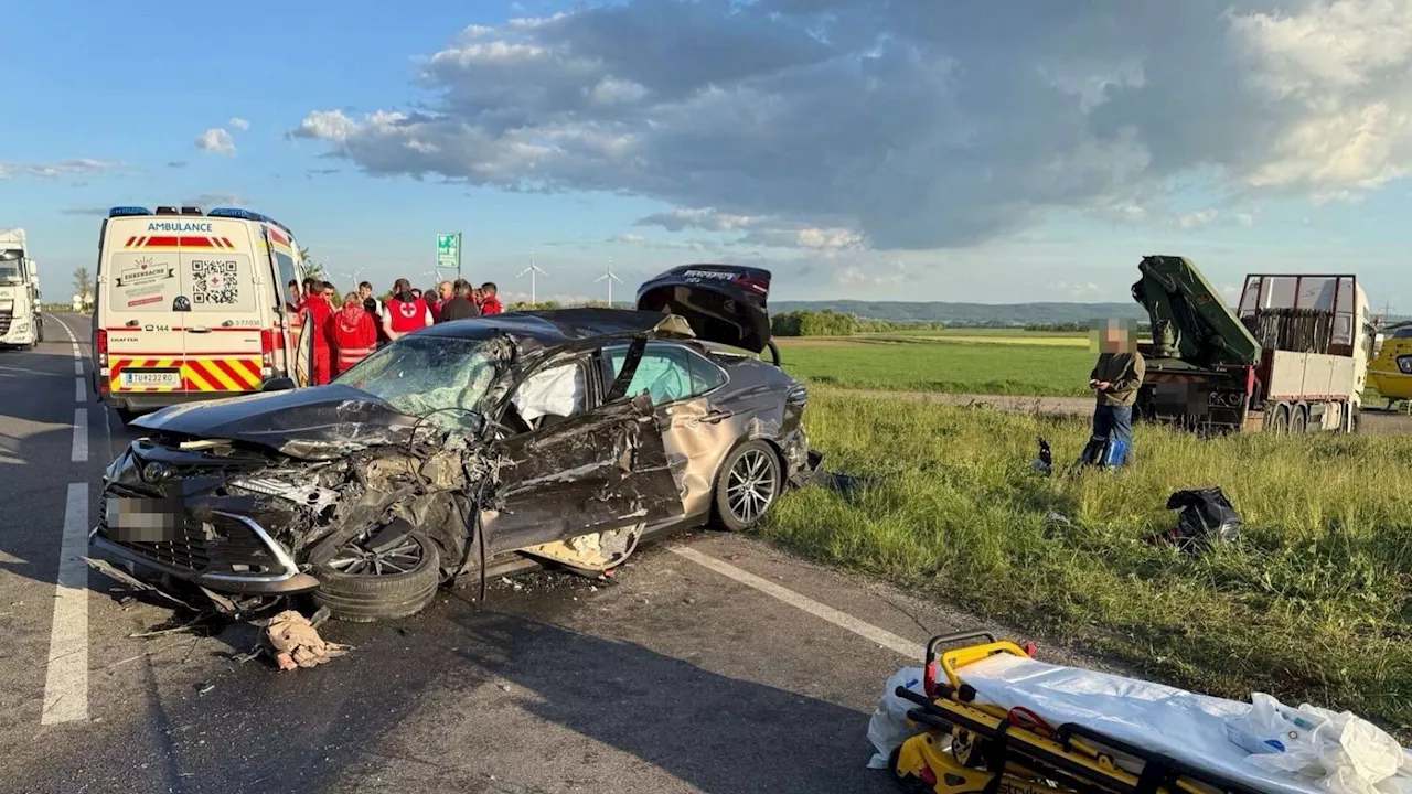 Schwerer Verkehrsunfall auf der B10 fordert ein Todesopfer