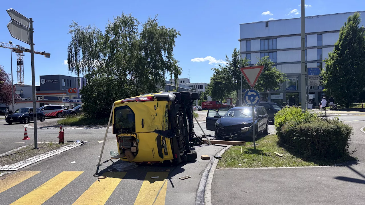 Aarau AG: 83-jährige Lenkerin verursacht Unfall im Kreisel
