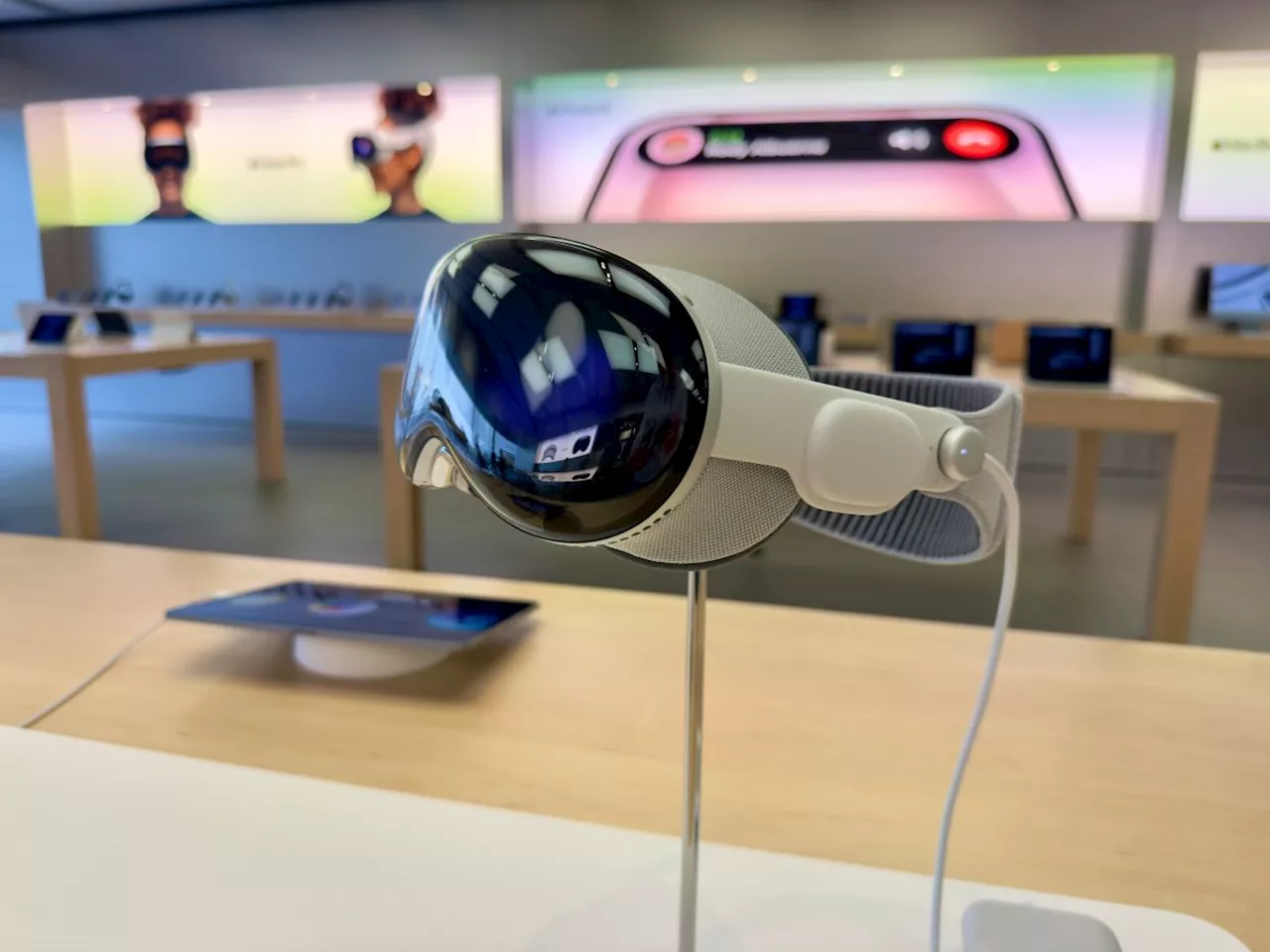 Apple readies feature that lets Vision Pro users scroll with their eyes
