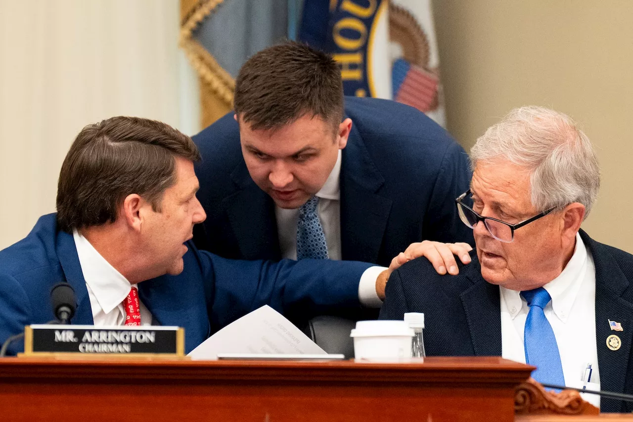 Try, try again: U.S. House plans Sunday session to work on budget bill