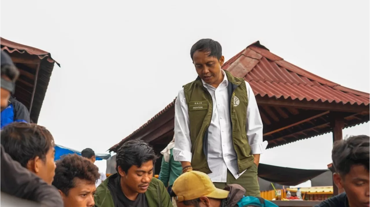 Getol Terapkan Zero Waste di Gunung Rinjani, Menhut Raja Juli Wanti-wanti Sanksi Blacklist Pendaki