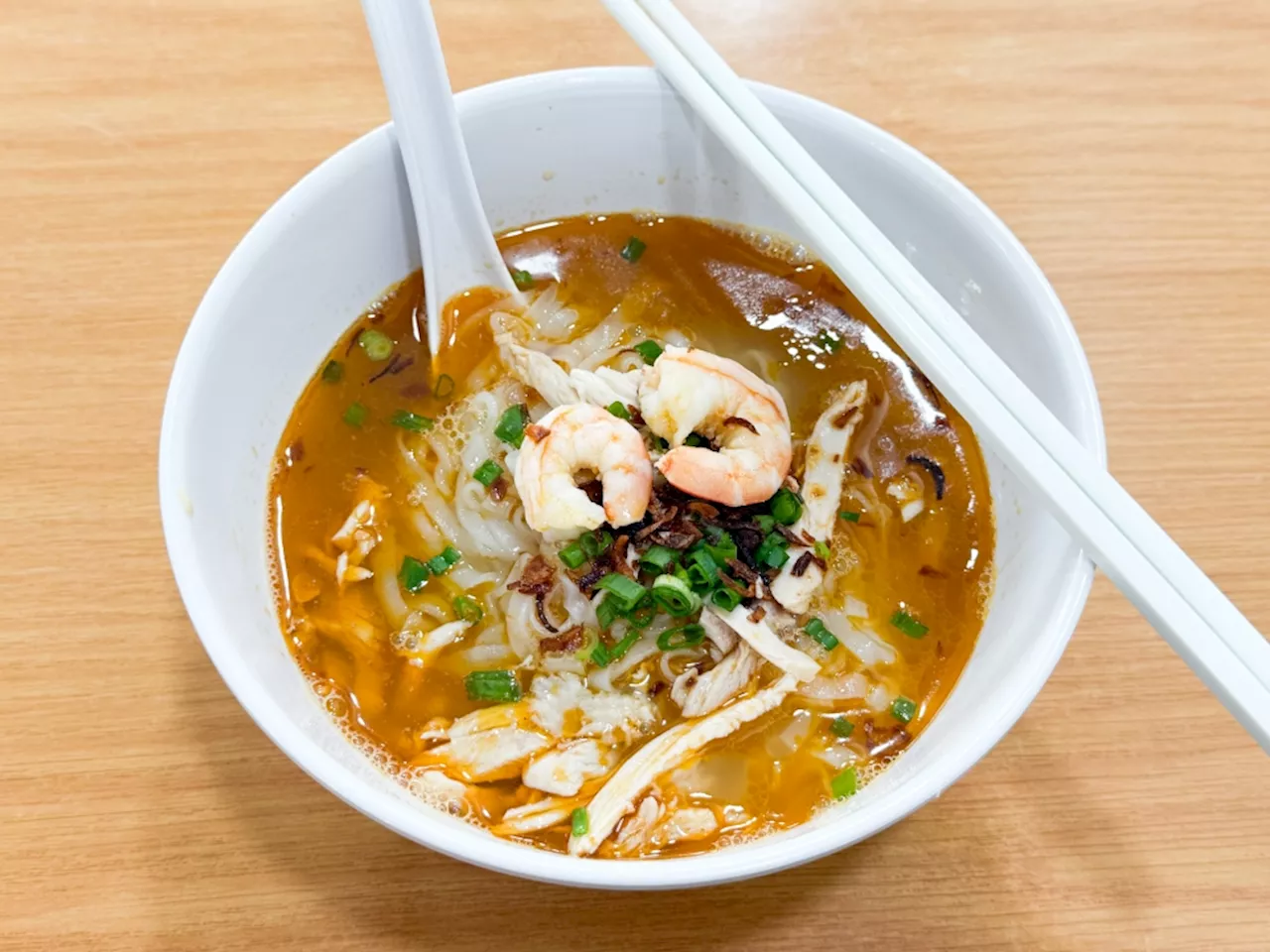 For a bowl of ‘kai see hor fun’ and poached free range chicken made by a Chinese master chef, head to Cheras Taman Len Seng’s Restoran Sek Heong