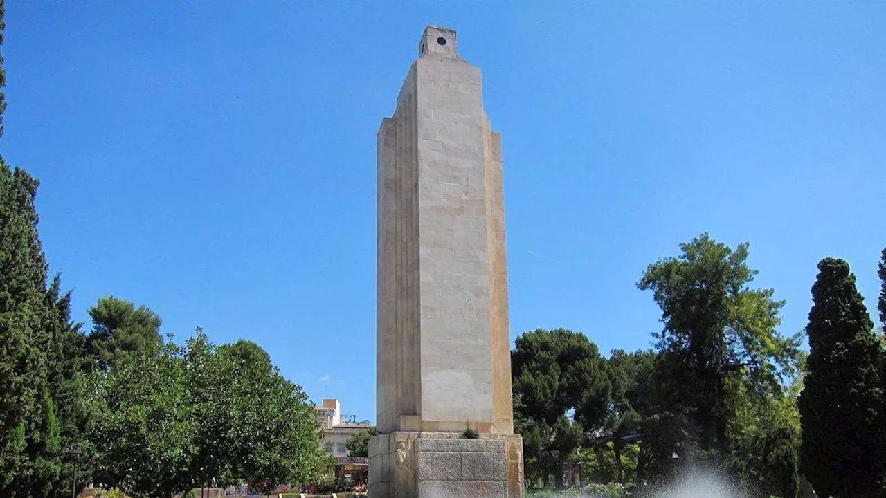 PP y Vox celebran el Día de las Familias en Palma de Mallorca delante del monolito franquista que homenajea a los verdugos de 'La Desbandá'