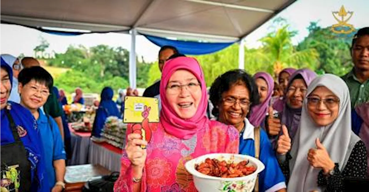 Pahang Sultanah wins acar buah contest using alias